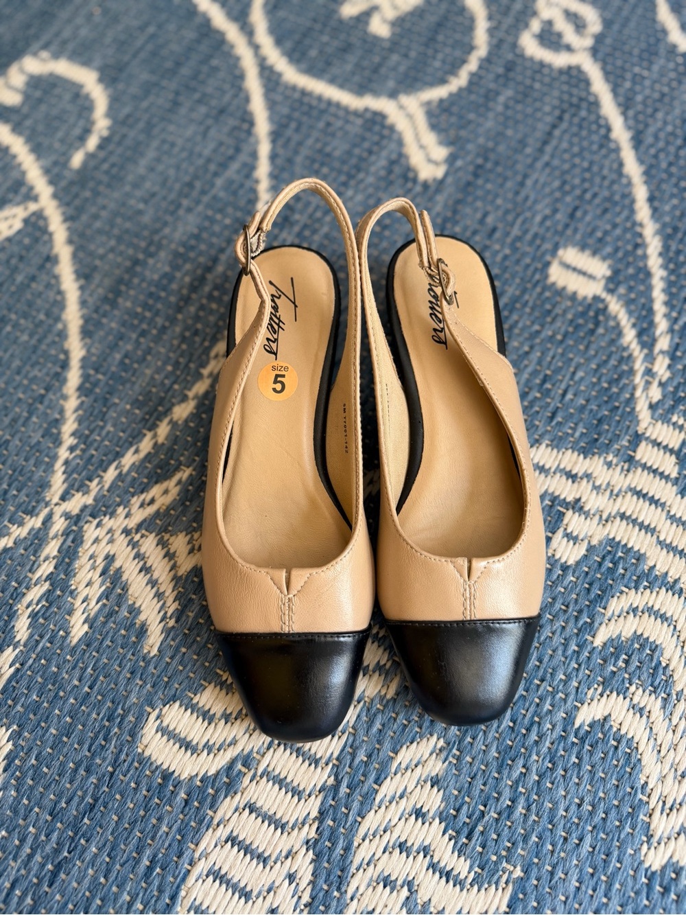Trotters Two-Tone Beige and Black Slingback Mules